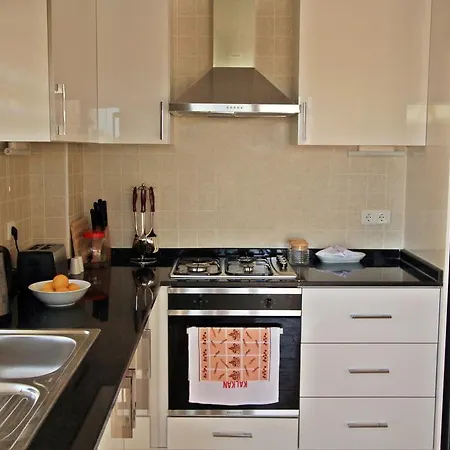 Phobe Villa *